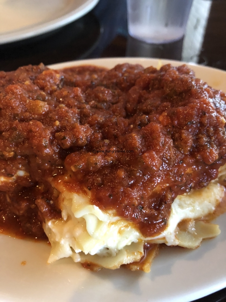 Gross sauce instead of cheese - Picture of Pizzeria Papa Luigi, Fuengirola  - Tripadvisor